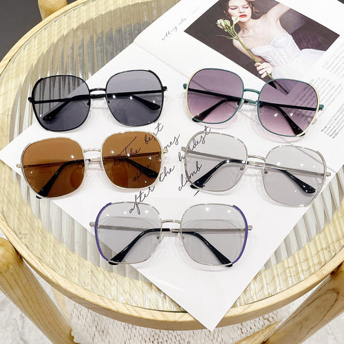 Ladies oversized sunglasses with protective UV protection and elegant metal frame Bowlift