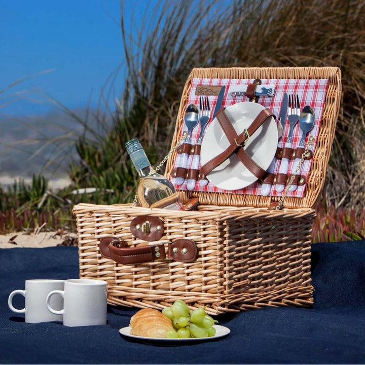 Women's picnic basket with integrated dish set and decorative inner lining Bowlift