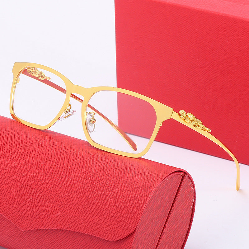 Women's fashionable oversized sunglasses with glamorous design and golden accents Bowlift