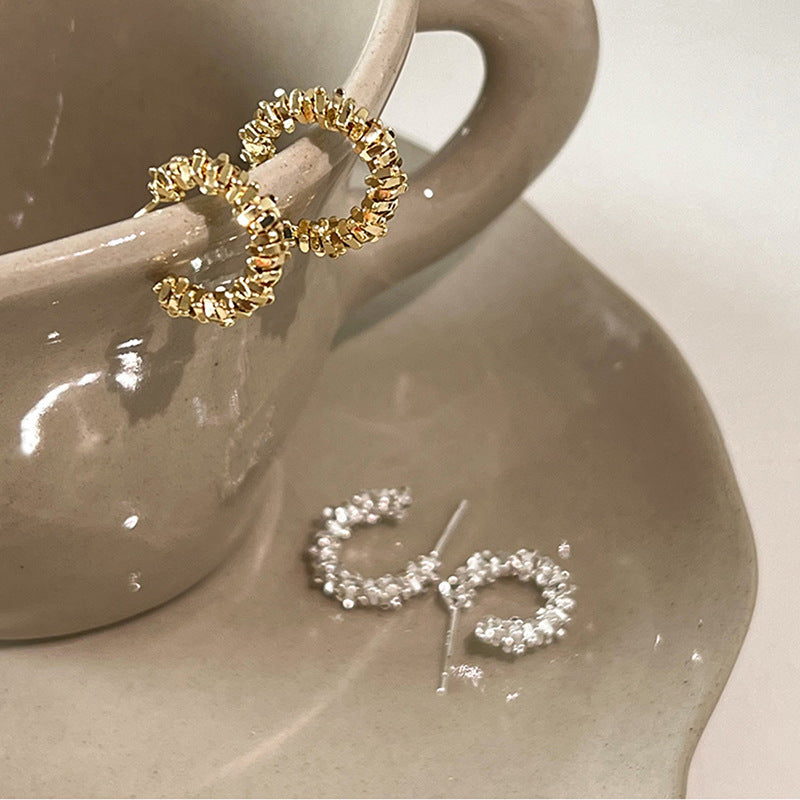 Sparkling hoops with sparkling details Bowlift