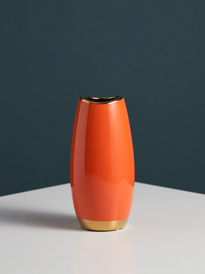 Elegant ceramic vase in modern design Bowlift