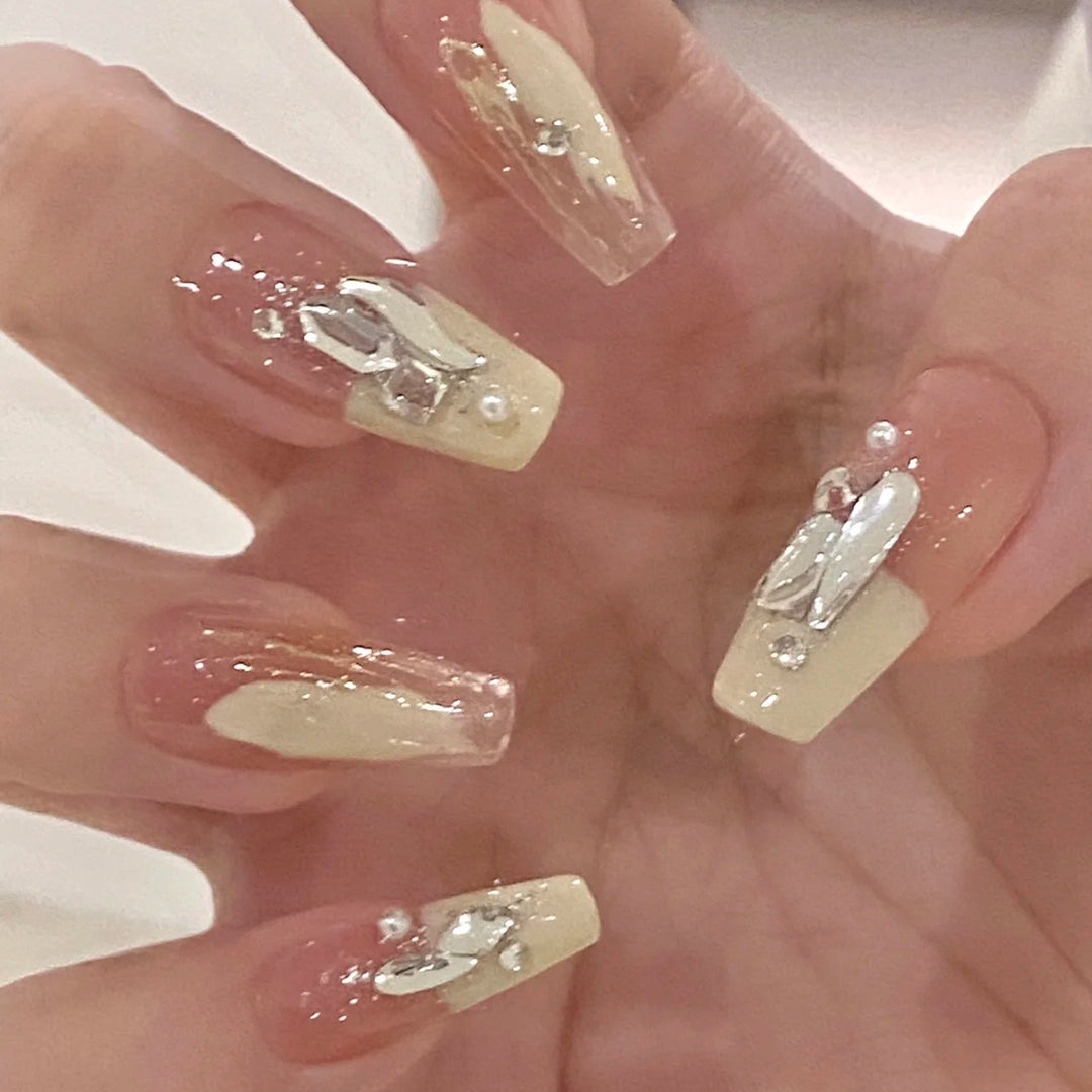 Glamorous designer nails Bowlift