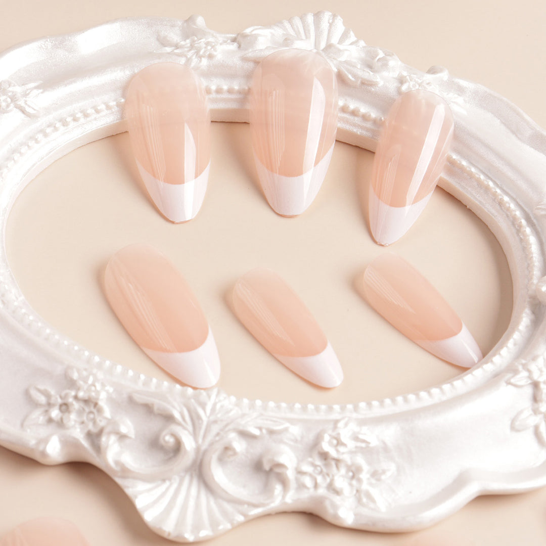 French Tip Nail Art Bowlift