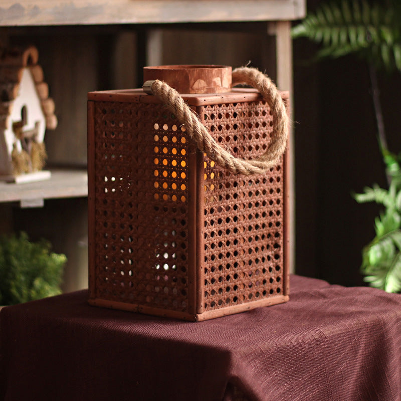 Decorative lantern holder made of natural material Bowlift