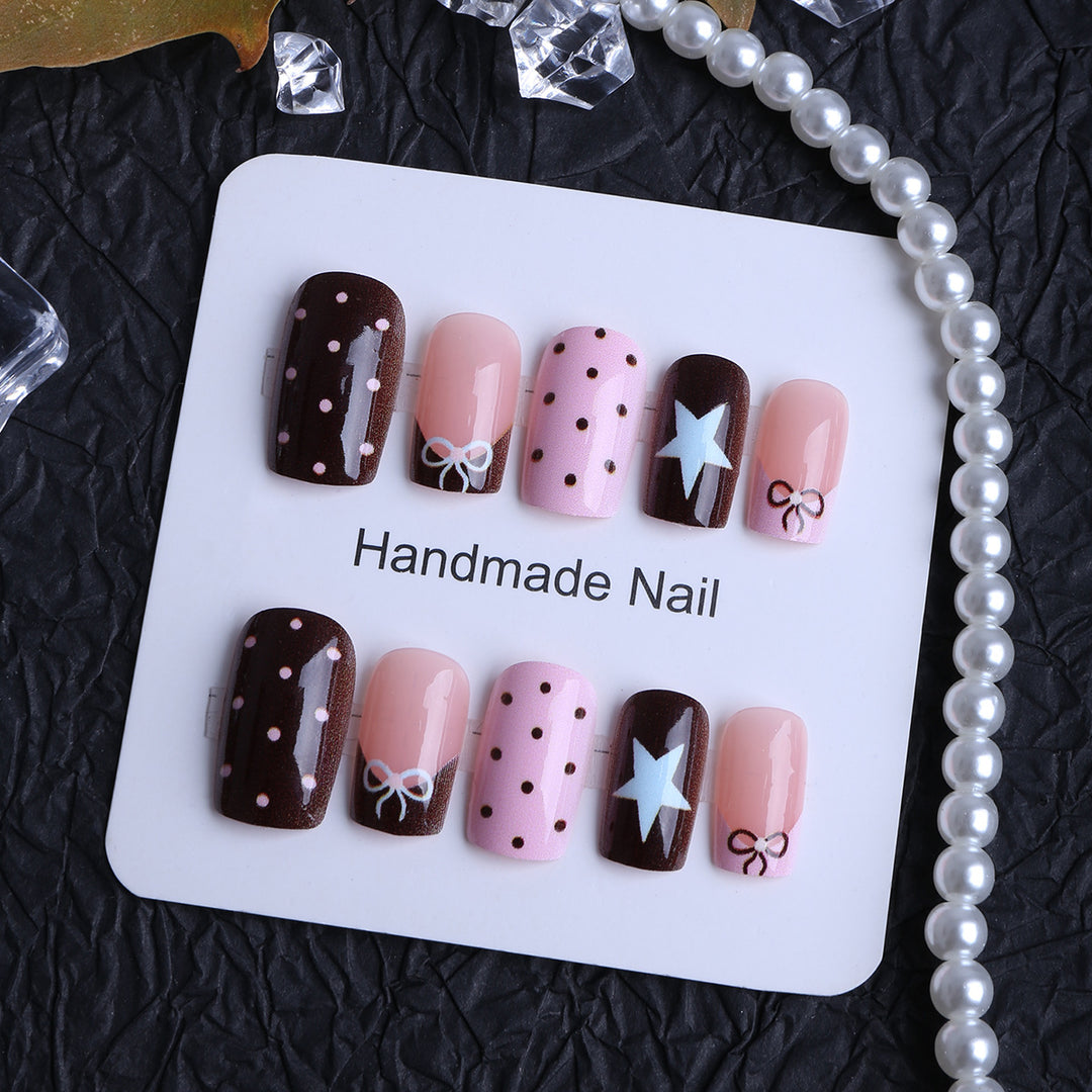 Self-adhesive artificial nails with playful patterns Bowlift
