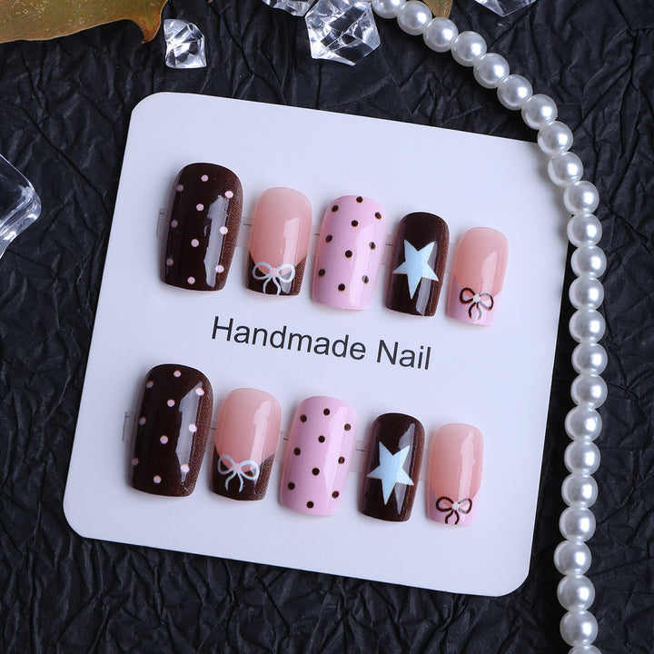 Self-adhesive artificial nails with playful patterns Bowlift