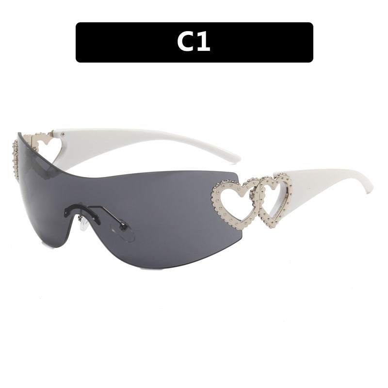 Ladies sporty sunglasses in trendy shield design with heart accents Bowlift
