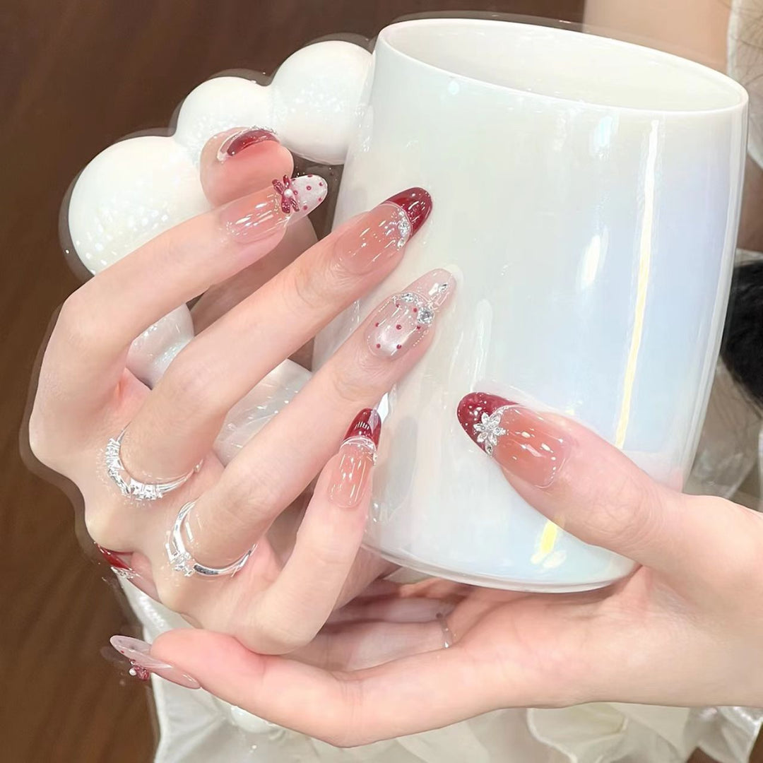 Artificial nails with elegant glitter accents Bowlift