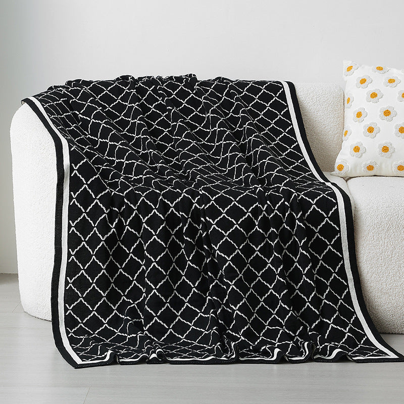 Ladies cuddle blanket with zigzag pattern Bowlift