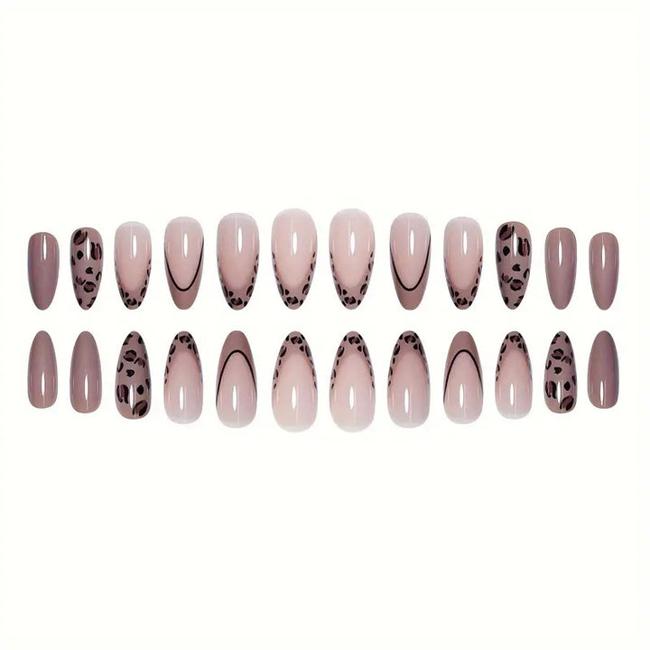 Nail set with stylish leopard pattern Bowlift