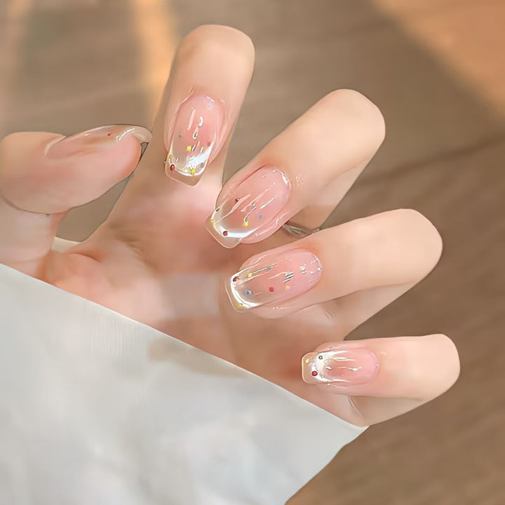 Trendy artificial nails with glitter effects Bowlift