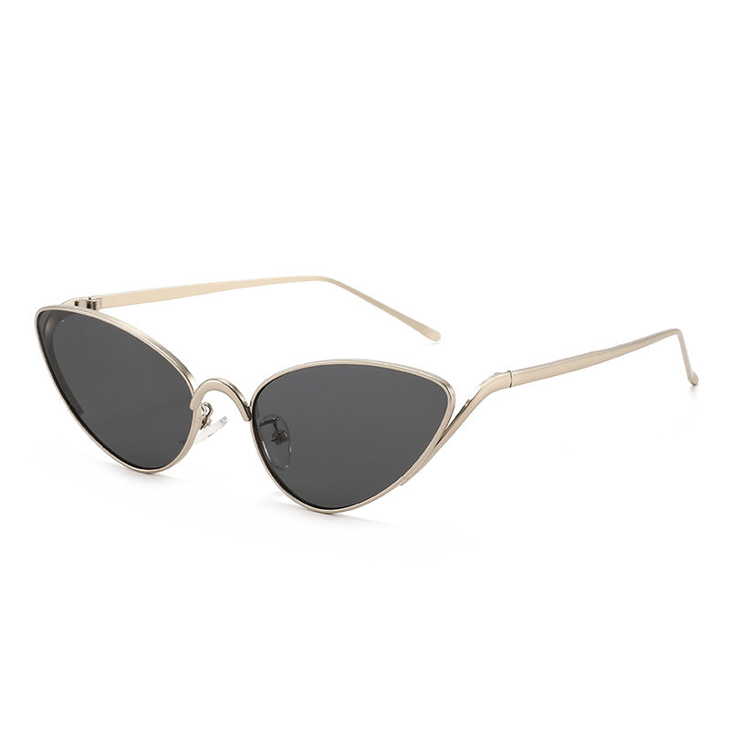 Women's Cat-Eye Sunglasses in Elegant Design Bowlift