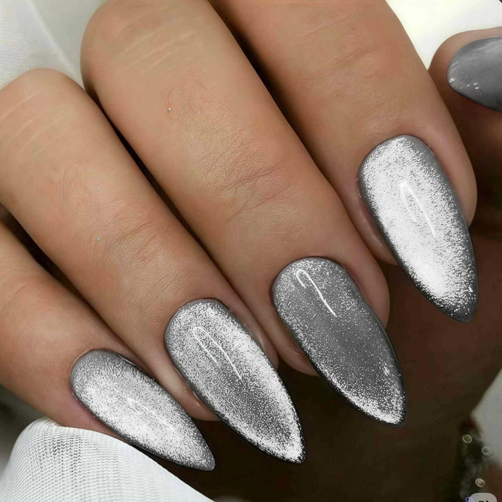 Glamorous Shimmering Press-On Nail Tips Bowlift