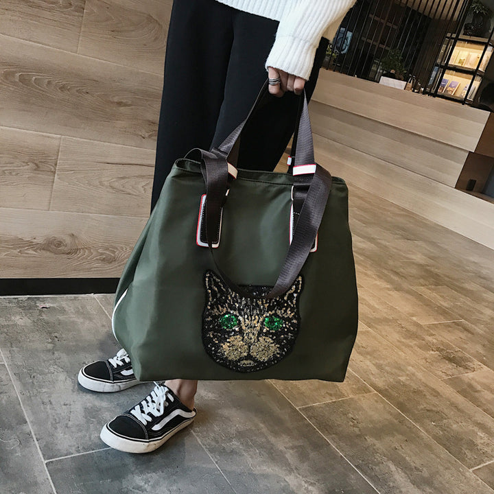 Stylish shoulder bag with unique cat motif Bowlift