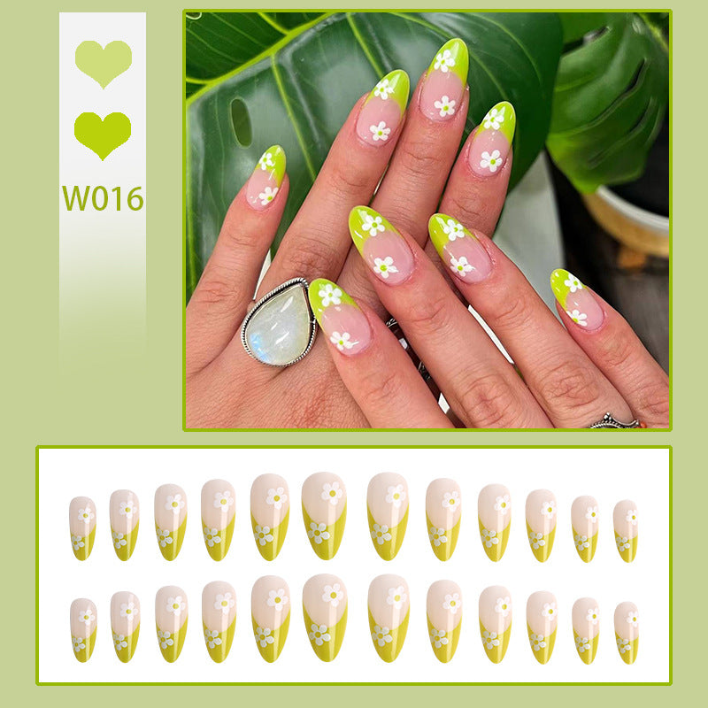 Artistic nails with flower design Bowlift