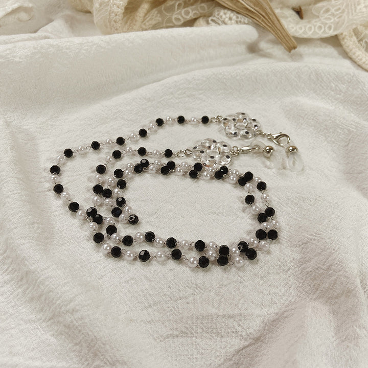 Elegant jewelry necklace with heart-shaped pendants Bowlift
