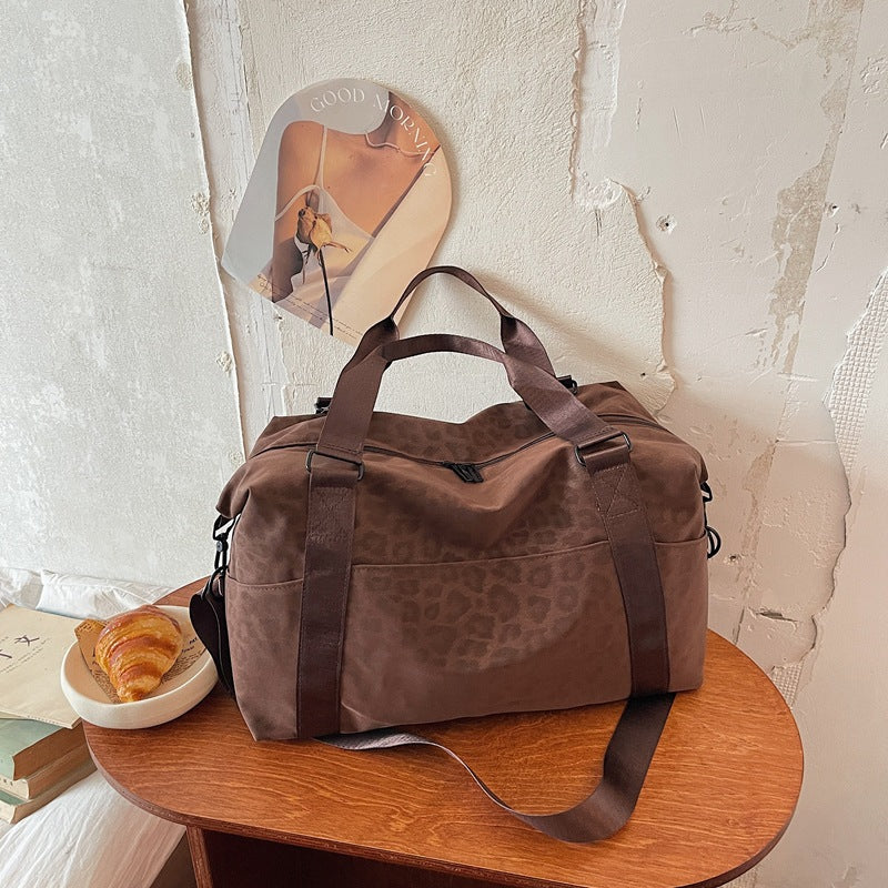 Sporty Tote Bag With Structured Material Bowlift