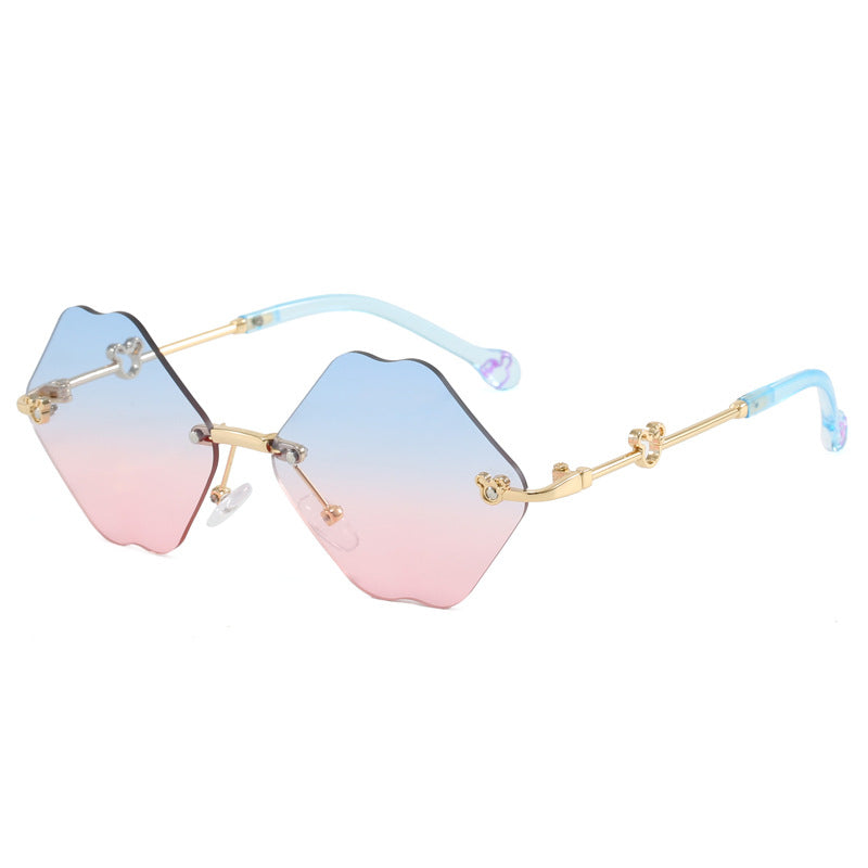 Ladies geometric oversized sunglasses with detailed, luxurious frame Bowlift