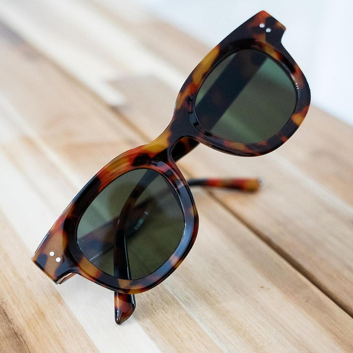 Ladies stylish sunglasses with distinctive design and polarized lenses Bowlift