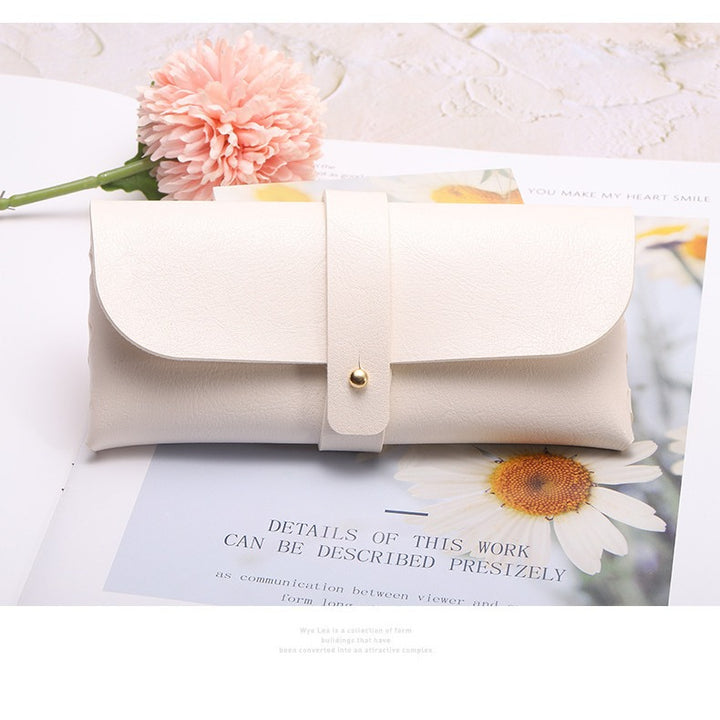 Unisex glasses case made of high-quality leather with button-crafted closure Bowlift