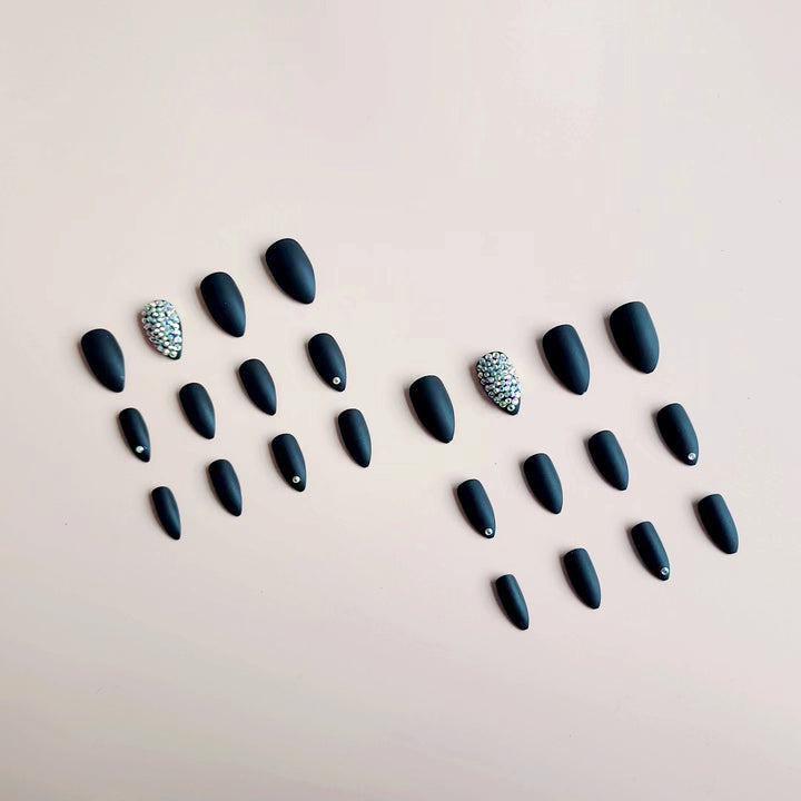 Artificial nail set with matte finish and sparkling accents Bowlift