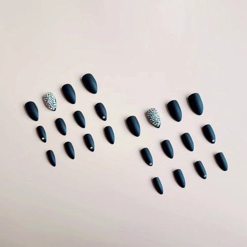 Artificial nail set with matte finish and sparkling accents Bowlift