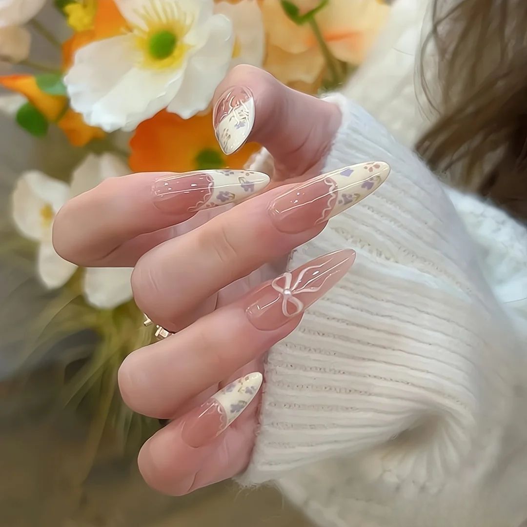 Artificial nails with floral design Bowlift