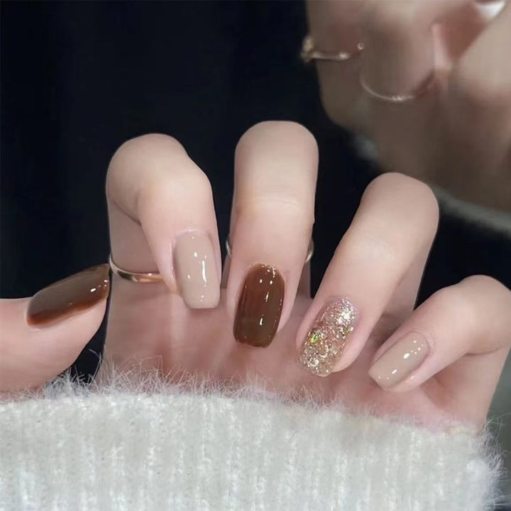 Glossy Nail Art Set with Sparkling Glitter Accents Bowlift
