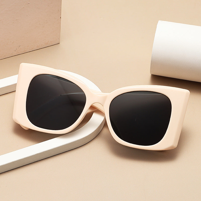 Women's fashionable oversized sunglasses with glamorous design Bowlift