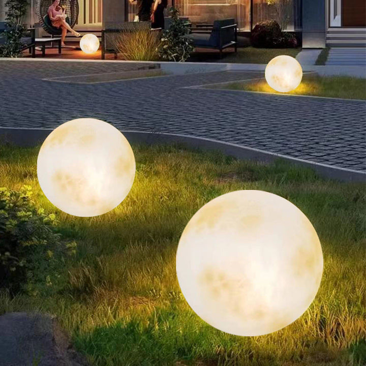 BowLift | Solar-powered garden lamp with moon design