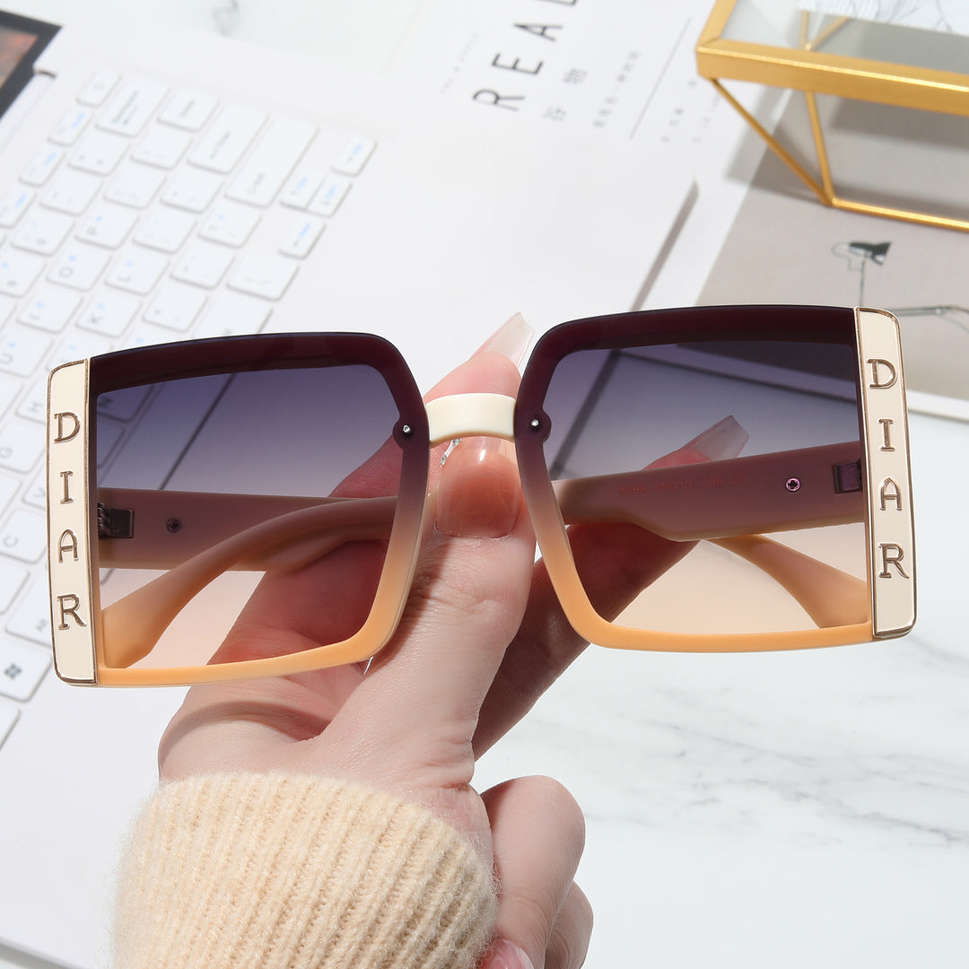 Women's sunglasses in modern square design Bowlift