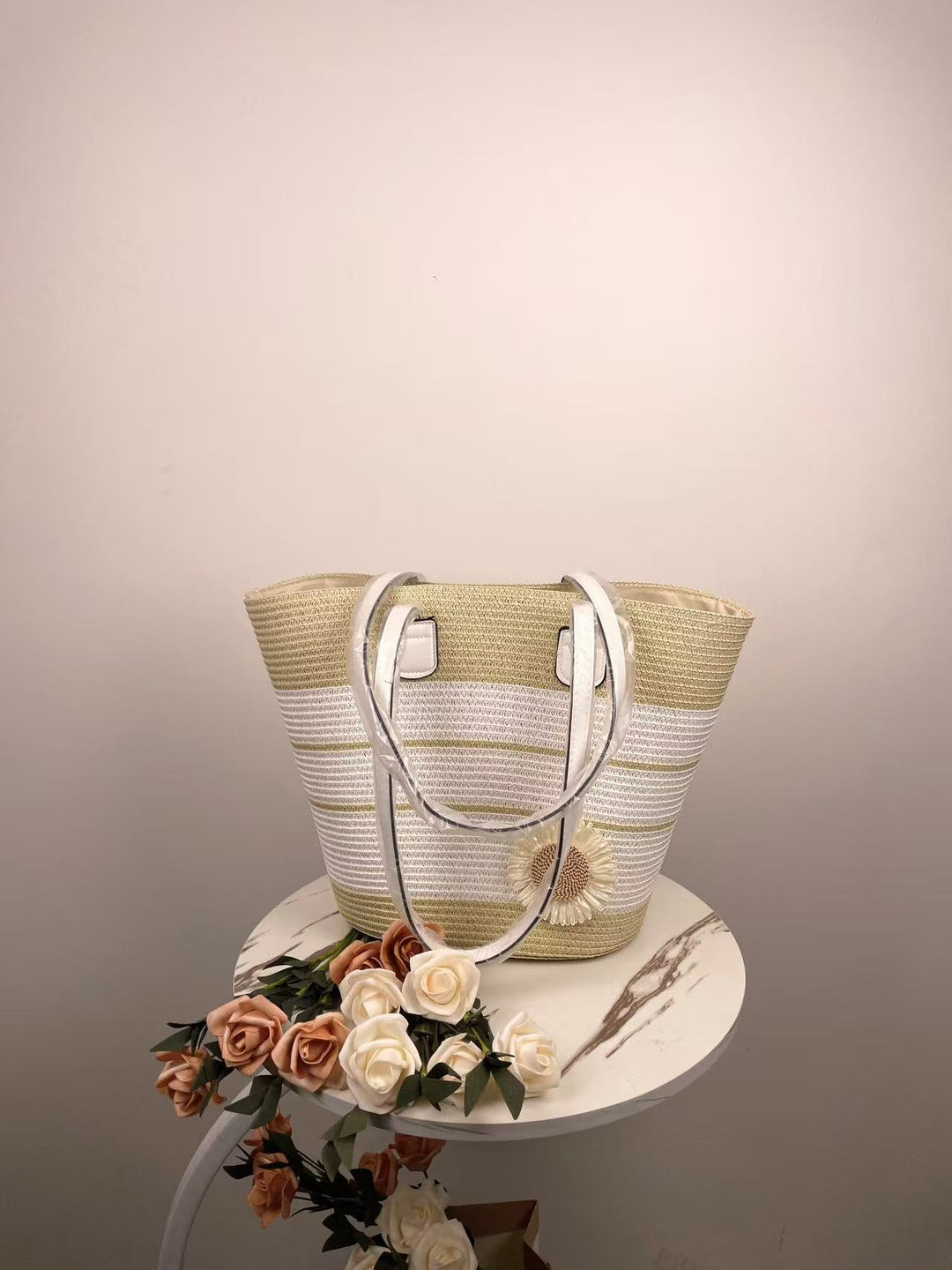 Elegant Beach Bag with Matching Sun Hat Bowlift
