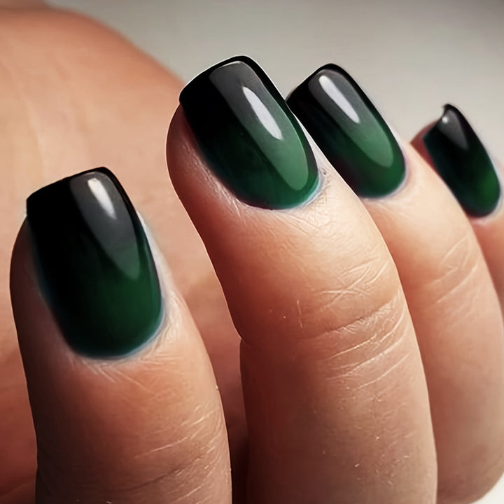 Artistically designed nail tips Bowlift