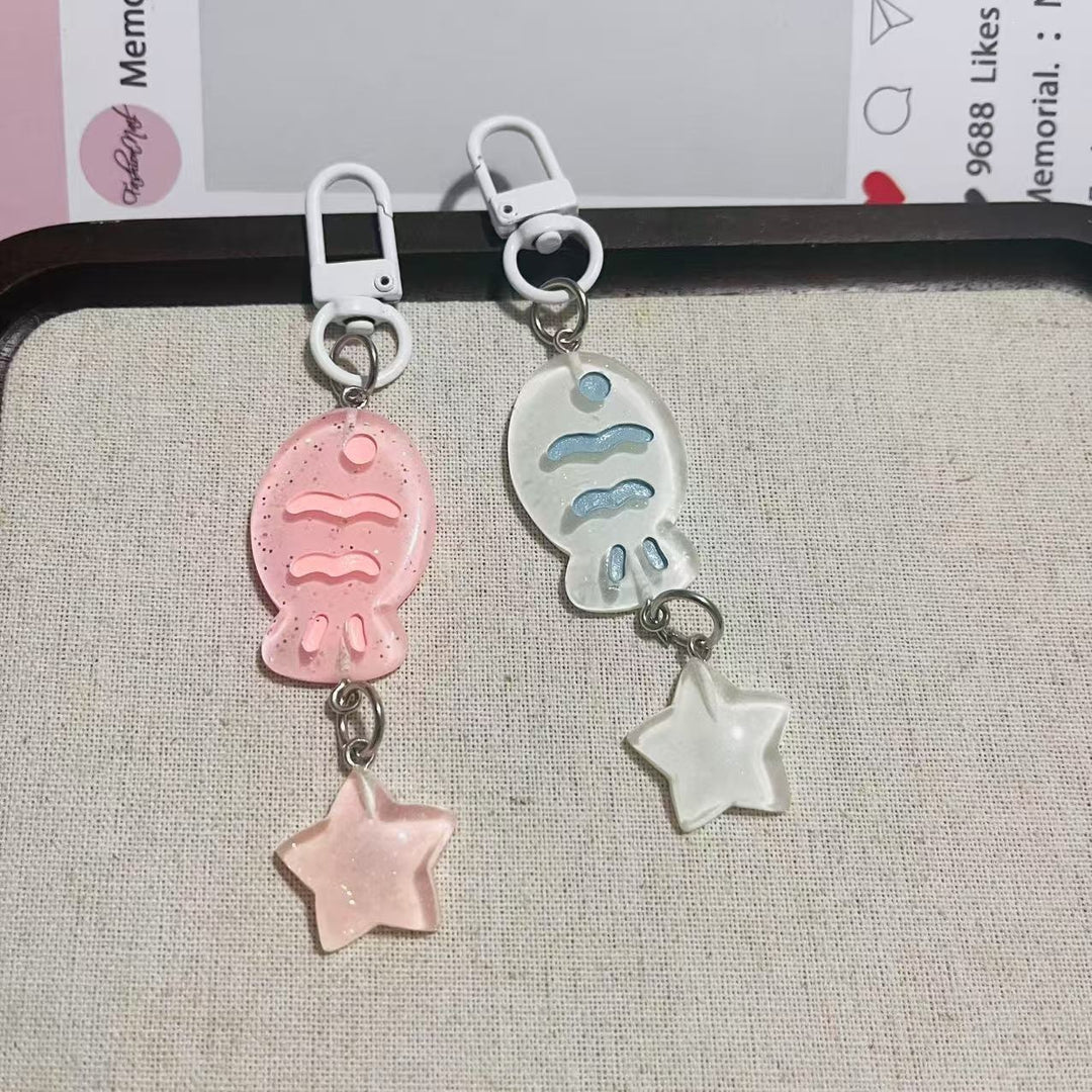 Playful keychain with fish and star motif Bowlift