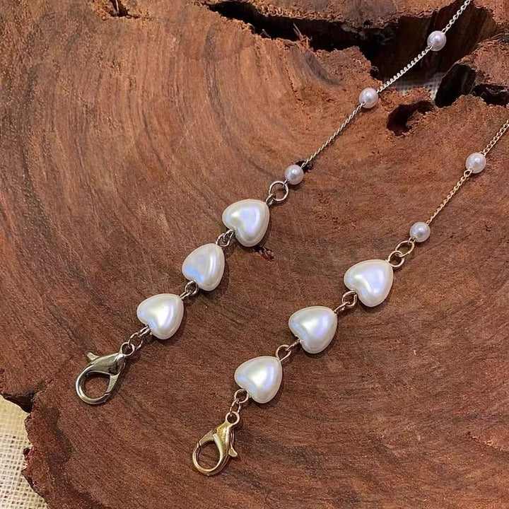 Stylish jewelry band with heart-shaped beads Bowlift
