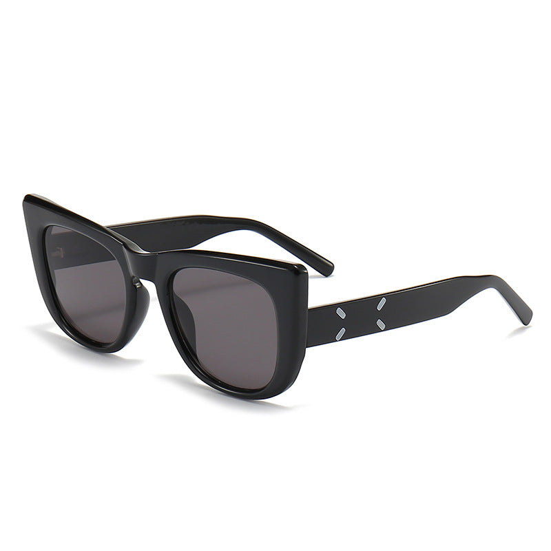 Women modern oversized sunglasses in unique design Bowlift