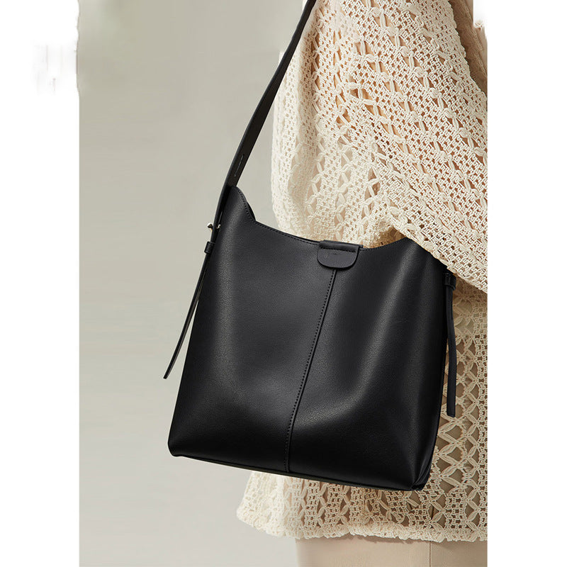 Elegant Structured Shoulder Bag Bowlift