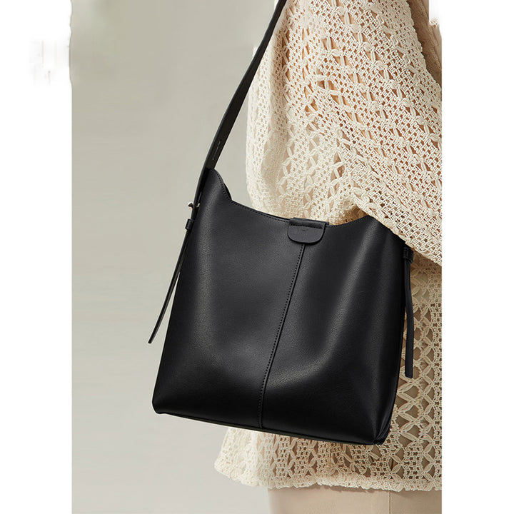 Elegant Structured Shoulder Bag Bowlift