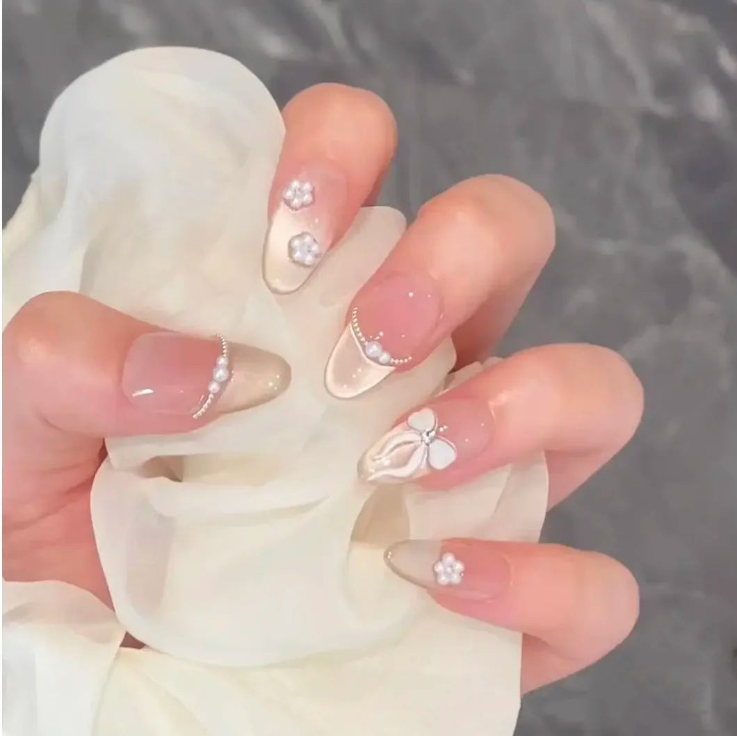 Artificial nails with elegant, adorned tips Bowlift