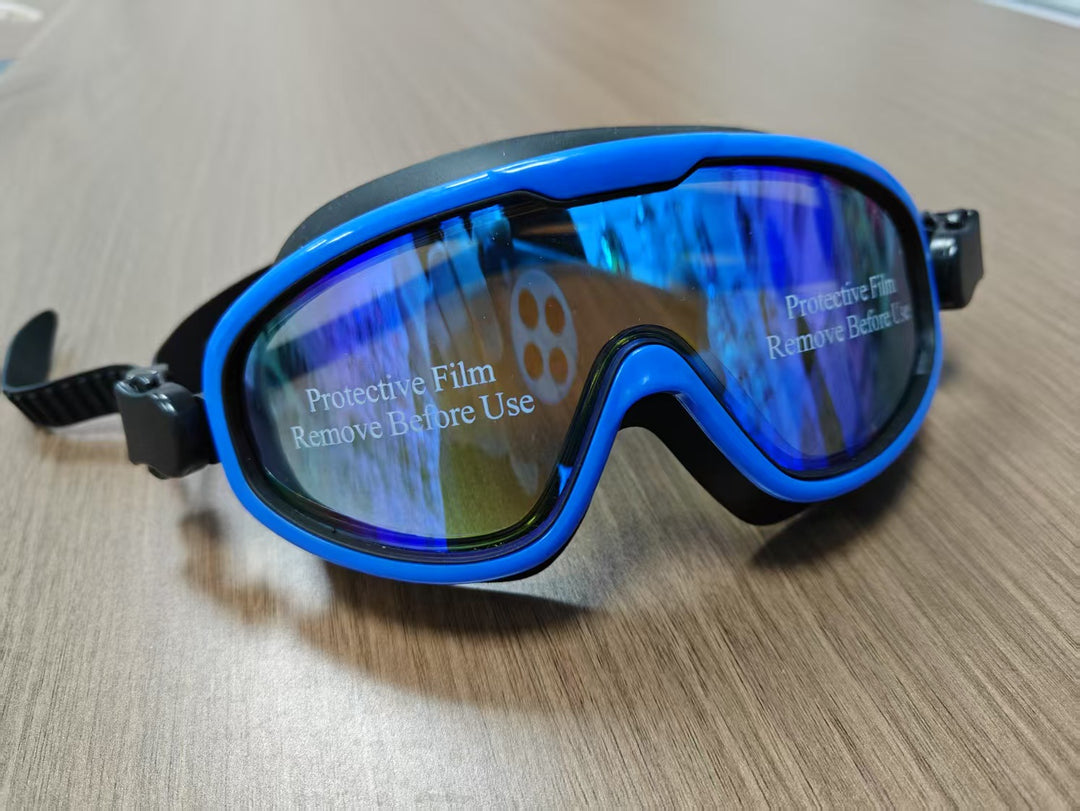 Swim protection mask with clear field of vision and comfortable fit Bowlift
