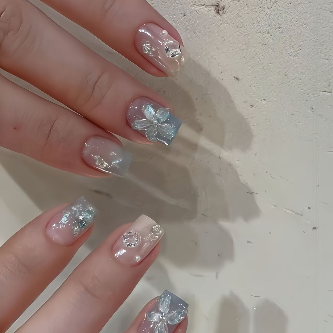 Art nails with floral accents Bowlift
