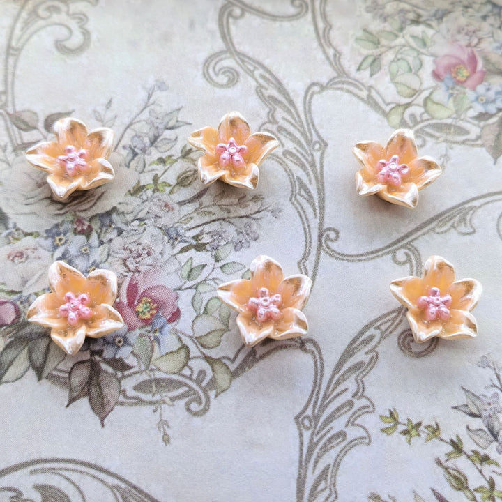 Decorative flower appliqués Bowlift