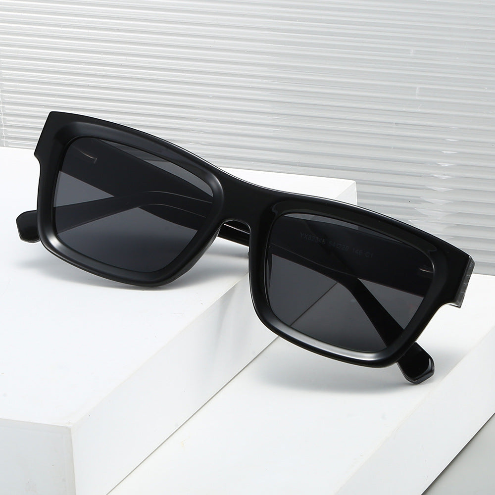 Women's sunglasses in an urban, angular design with metallic accents Bowlift