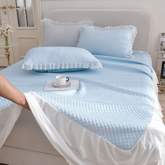 Ladies elegant bedspread set with decorative ruffled hem Bowlift