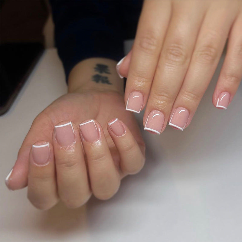 Glamorous Glittery Stiletto Press-On Nails Bowlift