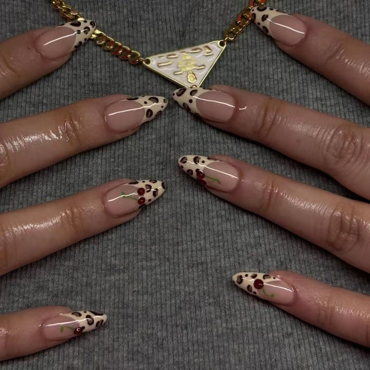 Glamorous artificial nails in leopard look Bowlift