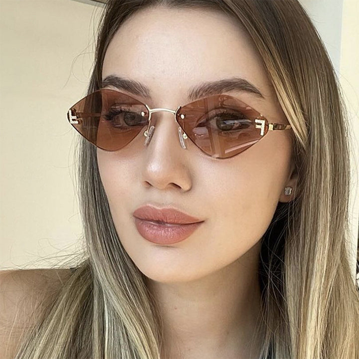 Women's geometric sunglasses in an extravagant design with gradient lenses Bowlift