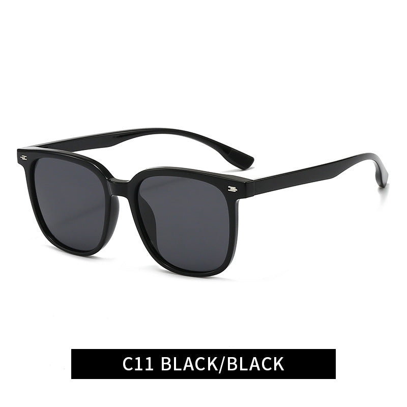 Ladies fashionable sunglasses in modern rectangular design Bowlift