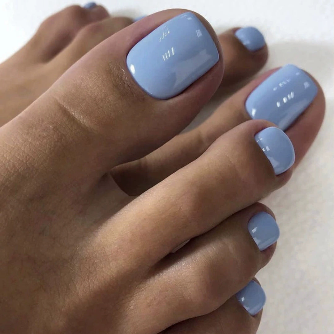 Nail set with shimmering holographic design Bowlift
