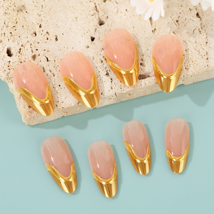 Artificial nails with elegant gold accent Bowlift